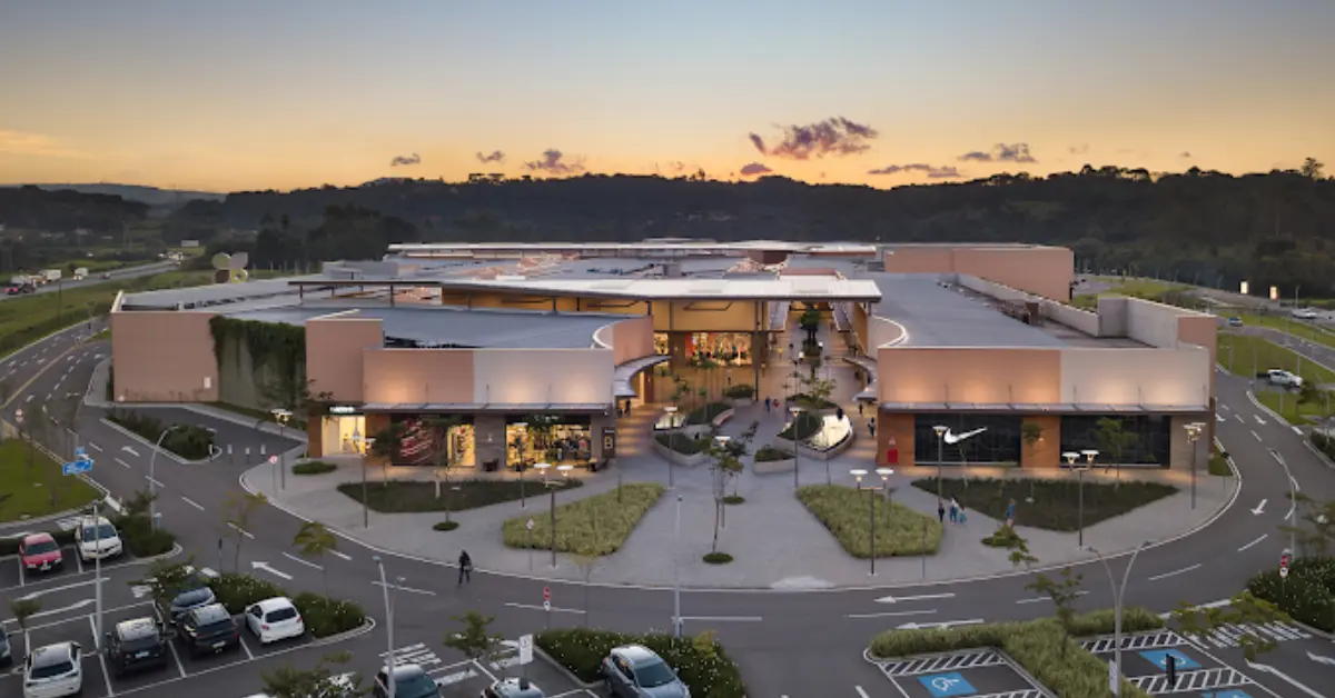 Curitiba tem um Outlet Gigante a Poucos Minutos — e os Descontos Valem a Viagem