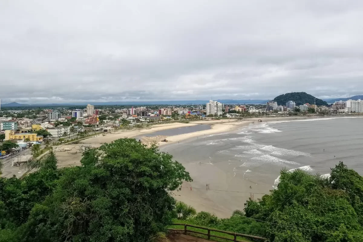 Praia de Guaratuba Vista do Morro do Cristo