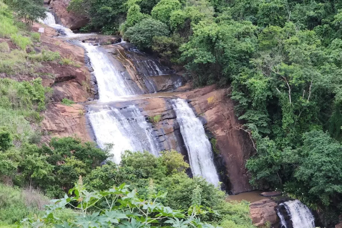 cascata-veu-da-noiva-em-ribeirao-claro
