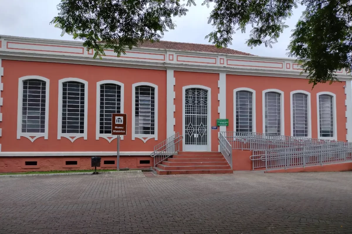 fachada do museu histórico de campo largo