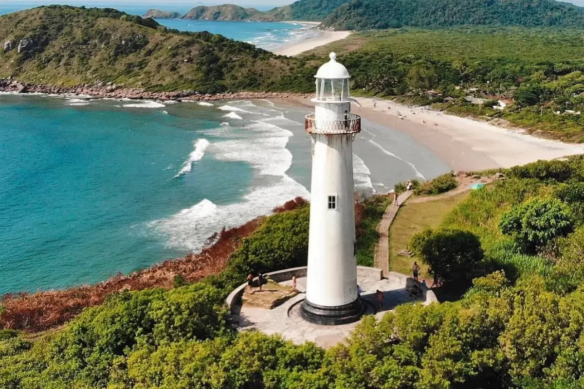 farol das conchas na ilha do mel